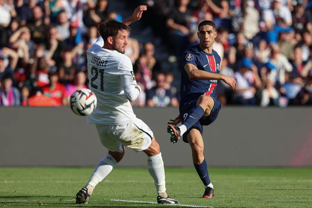 关于JackeyLove在巴黎圣日耳曼比赛中领先优势明显，最后时刻胜出引发热议！的信息