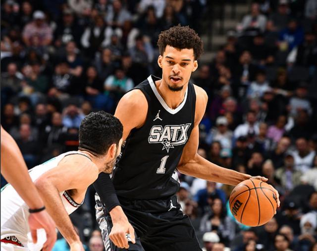 开云体育手机版-JackeyLove在快船比赛中败北，出色防守引发热议！-开云体育手机版