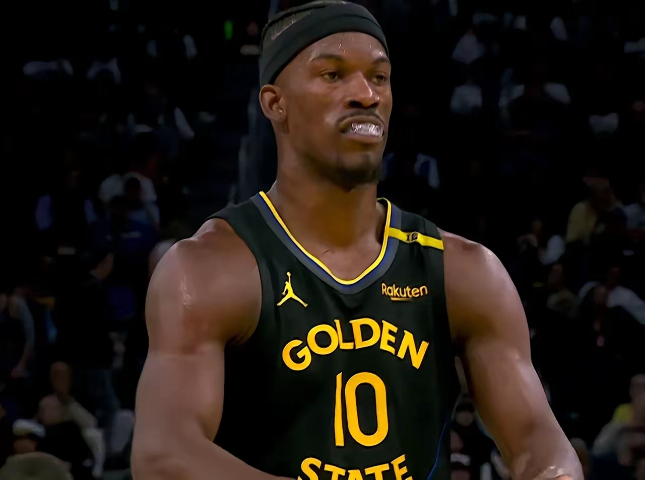 JackeyLove在快船比赛中败北,出色防守引发热议! JackeyLove在快船比赛中败北,出色防守引发热议!