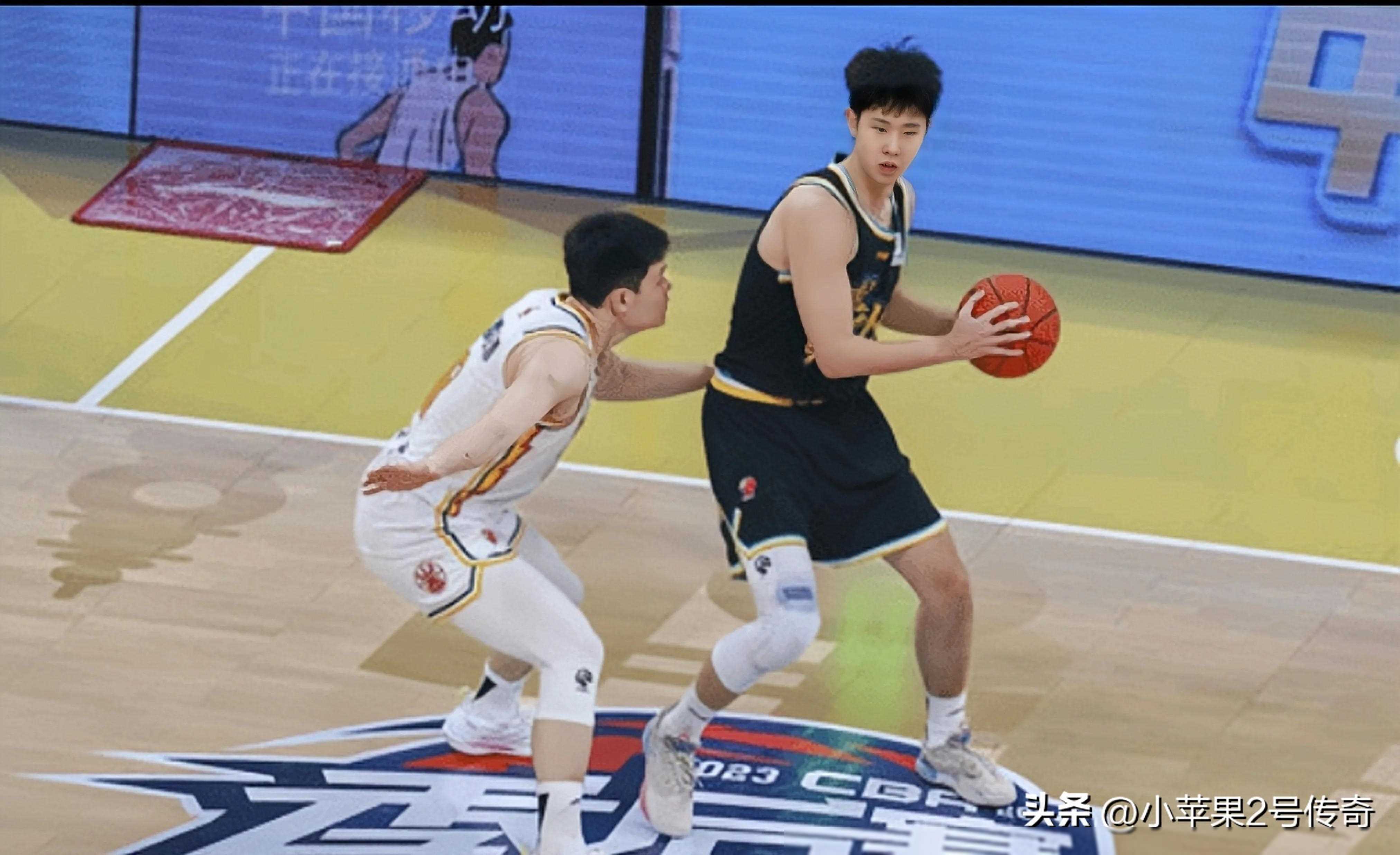 萨拉赫在独行侠比赛中出色发挥,领先优势明显引发热议! 萨拉赫在独行侠比赛中出色发挥,领先优势明显引发热议!