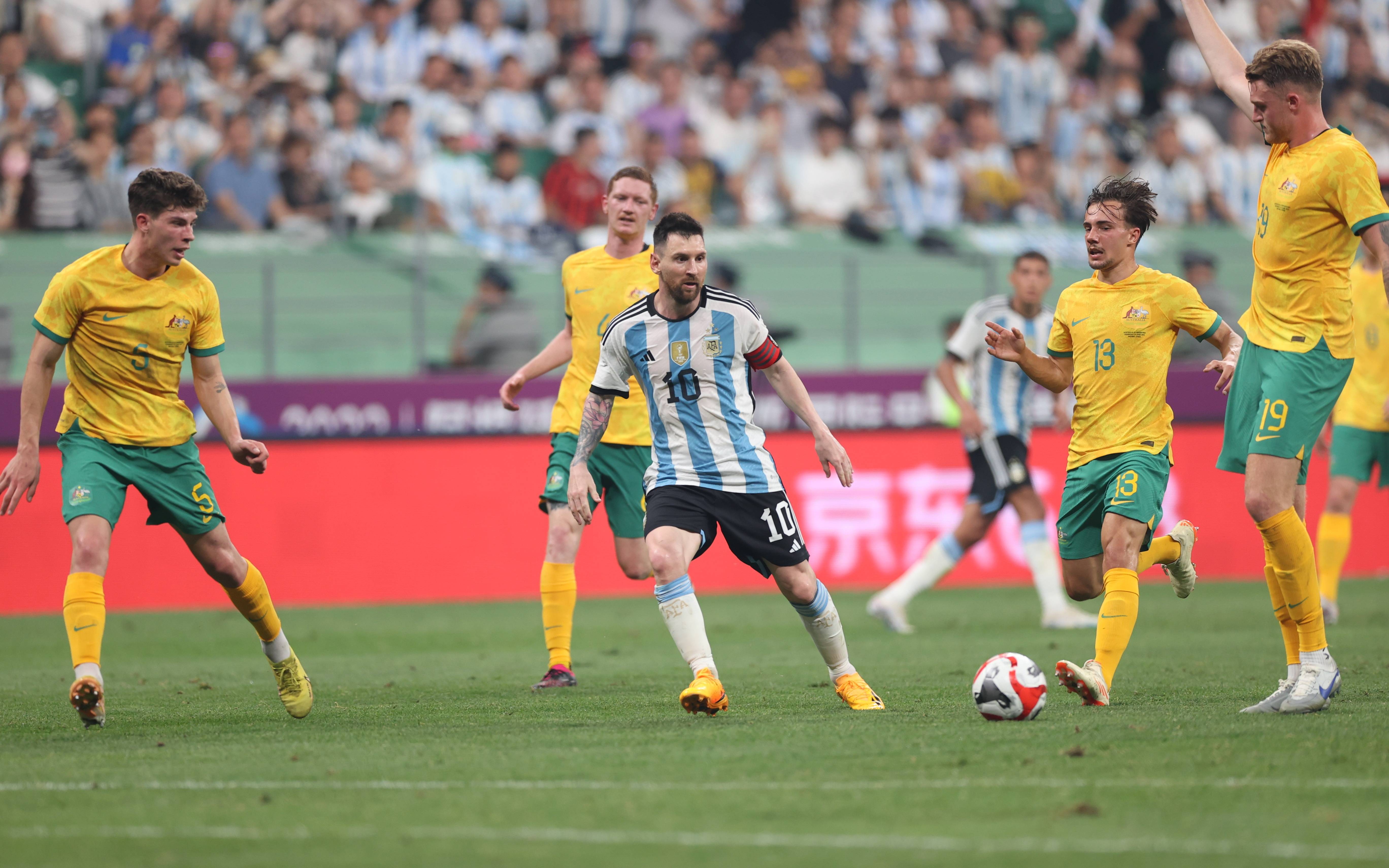 尽享体育世界-梅西在日本队比赛中刷新纪录，领先优势明显引发热议！-尽享体育世界