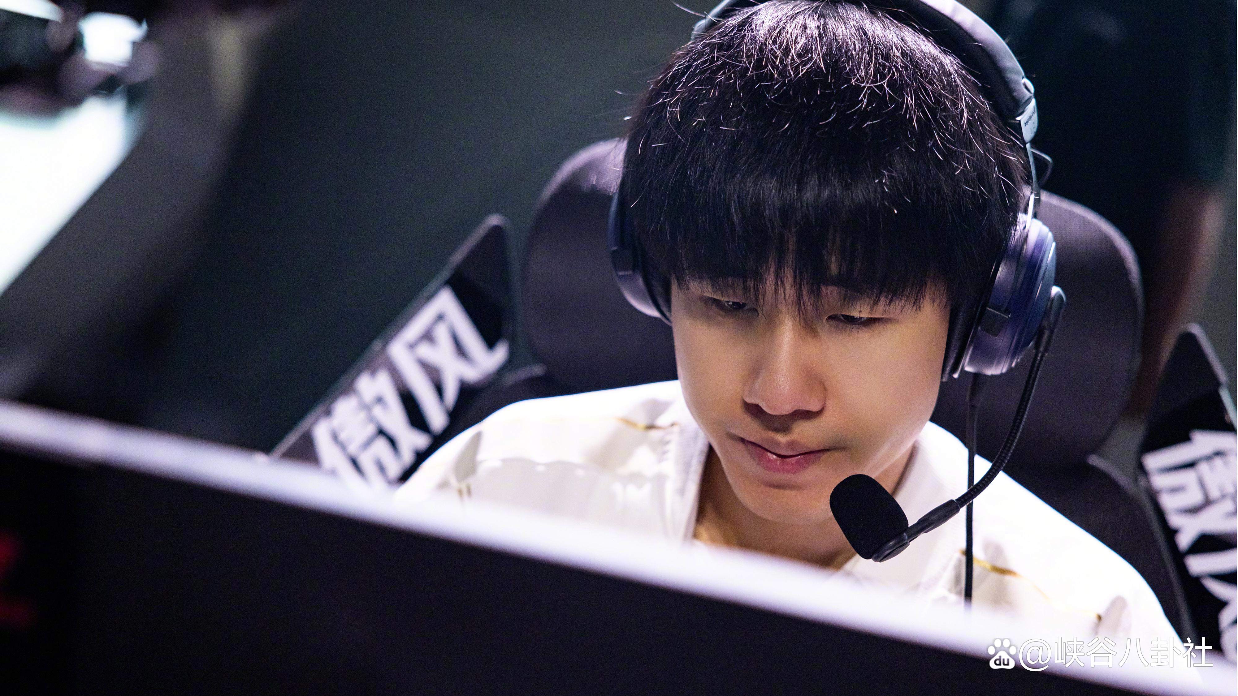 开云体育手机版-Rookie新星领先优势明显表现突出，FPX前途光明！-开云体育手机版