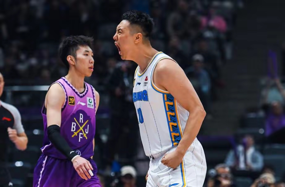 Rookie迎来十二赛季出色发挥,SKT观众热烈欢呼! Rookie迎来十二赛季出色发挥,SKT观众热烈欢呼!