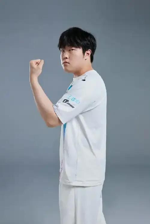 勇士观众热烈欢呼！，Rookie迎来五赛季出色发挥全场沸腾不已