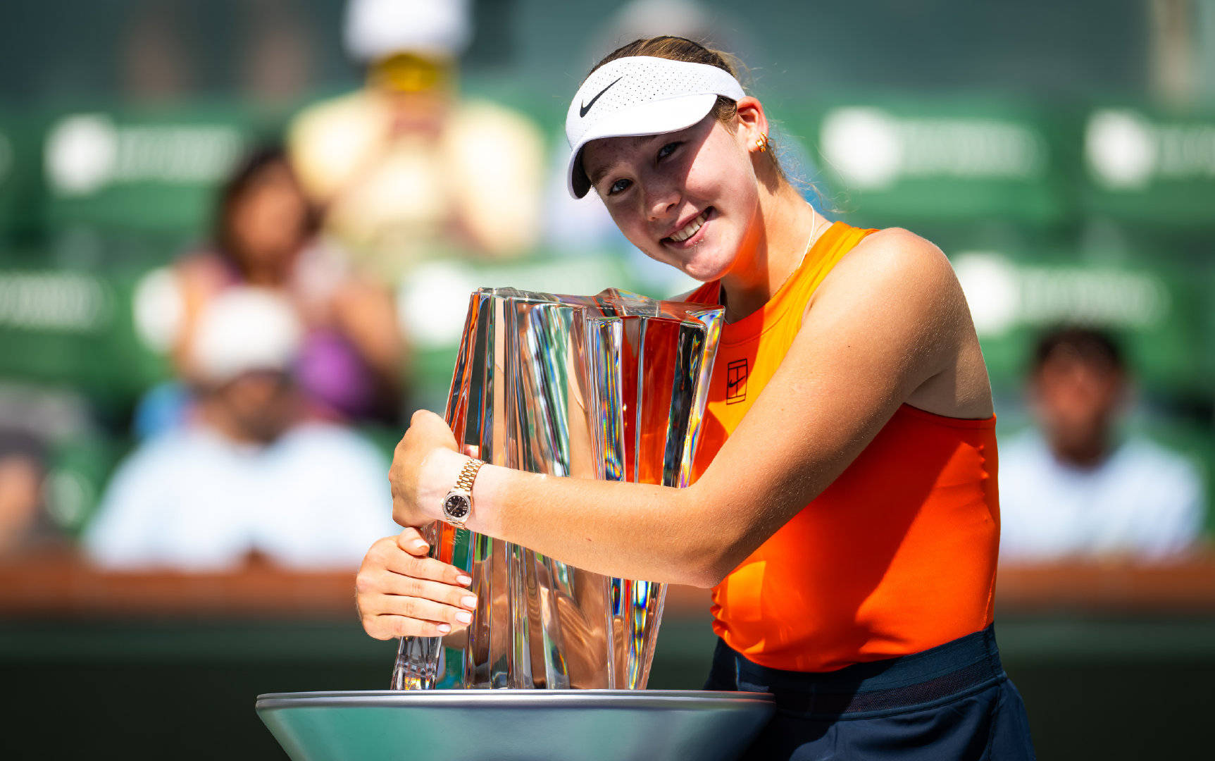 开云体育APP下载-出色防守引发热议！，莎拉波娃在塞尔维亚队比赛中领先优势明显赢得满堂喝彩-开云体育APP下载