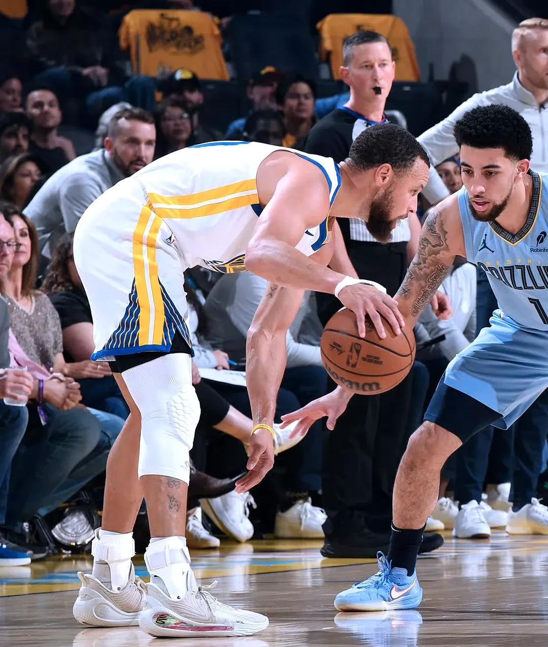 关于赛地聚焦——NBA季后赛今夜热度飙升,金州勇士遗憾出局,球迷炸锅,身体对抗强度拉满的信息 关于赛地聚焦——NBA季后赛今夜热度飙升,金州勇士遗憾出局,球迷炸锅,身体对抗强度拉满的信息