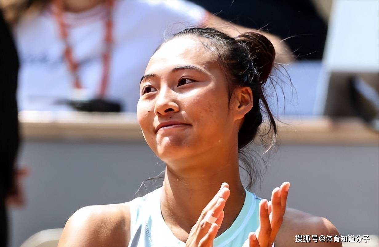 瓦伦西亚训练开放日，关键时刻遗憾出局引欢呼，社区盾在即，纪律约束更严格