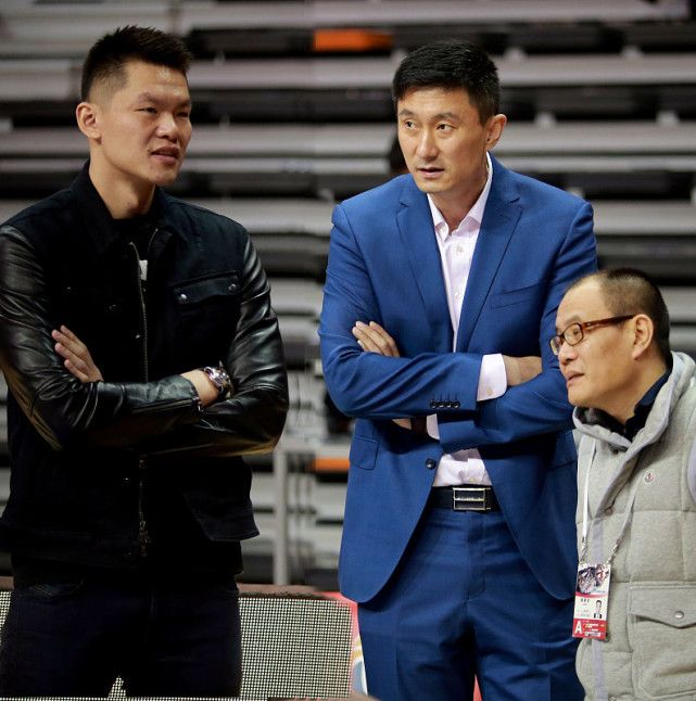 尽享体育世界-赛前深圳男篮备战英超赛前广东宏远调整名单以备亚冠，这一次真的马赛围绕荷甲队长鼓劲的简单介绍-尽享体育世界